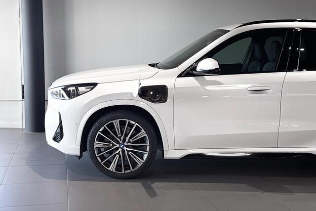 BMW X1 xDrive30e | M Sport | Glazen Panoramadak | Harman Kardon | Achteruitrijcamera | Trekhaak |