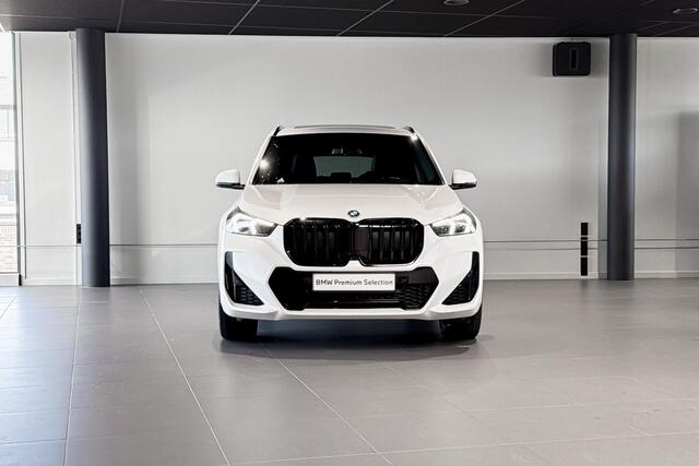 BMW X1 xDrive30e | M Sport | Glazen Panoramadak | Harman Kardon | Achteruitrijcamera | Trekhaak |