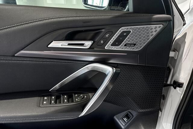 BMW X1 xDrive30e | M Sport | Glazen Panoramadak | Harman Kardon | Achteruitrijcamera | Trekhaak |