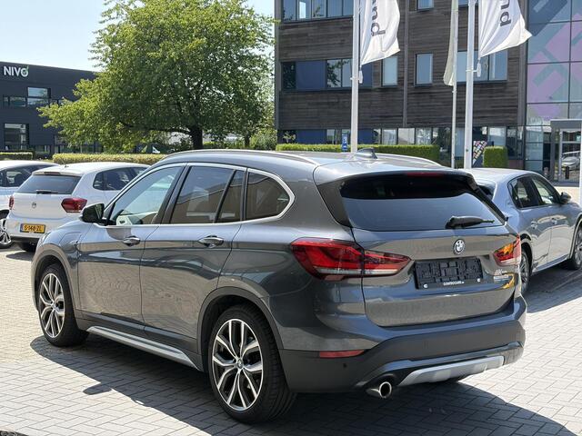 BMW X1 x Line 25e | Panoramadak | Harman Kardon | Adaptive cruise control | Keyless entry | Stoelverwarming | Sportstoelen | Verwarmd stuurwiel | Camera | 19 inch velgen | Elektrische achterklep | M stuurwiel |