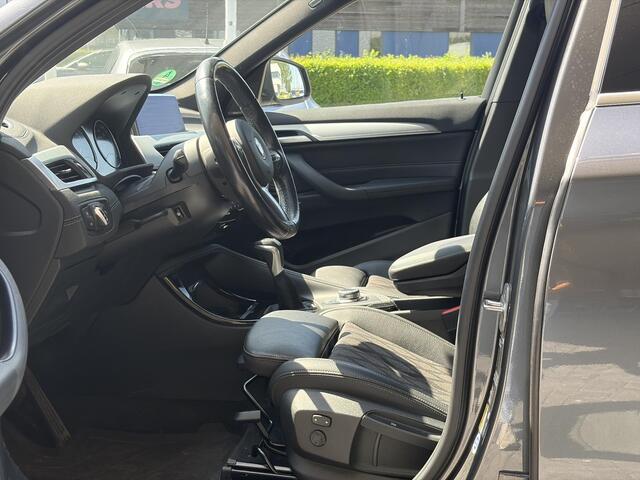 BMW X1 x Line 25e | Panoramadak | Harman Kardon | Adaptive cruise control | Keyless entry | Stoelverwarming | Sportstoelen | Verwarmd stuurwiel | Camera | 19 inch velgen | Elektrische achterklep | M stuurwiel |