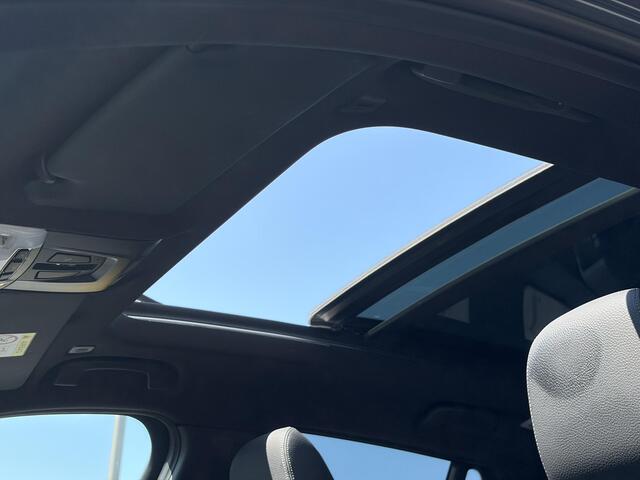 BMW X1 x Line 25e | Panoramadak | Harman Kardon | Adaptive cruise control | Keyless entry | Stoelverwarming | Sportstoelen | Verwarmd stuurwiel | Camera | 19 inch velgen | Elektrische achterklep | M stuurwiel |