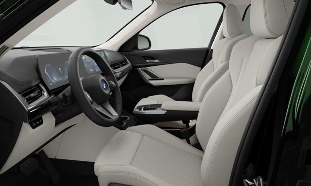 BMW X1 xDrive25e xLine | 19" | Camera | Panorama | Trekhaak