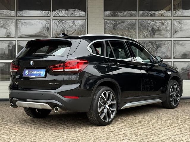 BMW X1 sDrive20i VDL Nedcar Edition | PANORAMA | 19 INCH LM VELGEN | SPORTSTOELEN | ADAPT. CRUISE | SPORTSTOELEN | CAMERA |