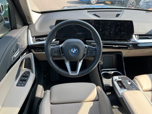 BMW X1 xDrive25e xLine | Trekhaak | Panorama | Camera | 19"