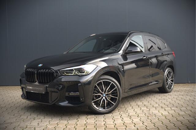 BMW X1 xDrive25e Executive M Sport | Stoelverwarming | Trekhaak | Parkeersensoren | Navigatie | Ambiance Verlichting | Keyless | Cruise Control | LED | Climate Control | DAB | BTW | SOH 90%