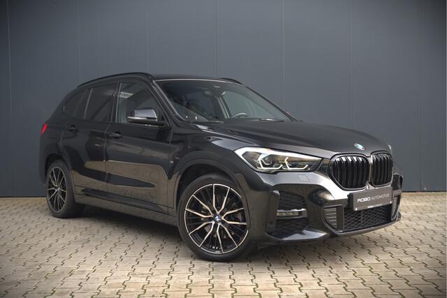 BMW X1 xDrive25e Executive M Sport | Stoelverwarming | Trekhaak | Parkeersensoren | Navigatie | Ambiance Verlichting | Keyless | Cruise Control | LED | Climate Control | DAB | BTW | SOH 90%