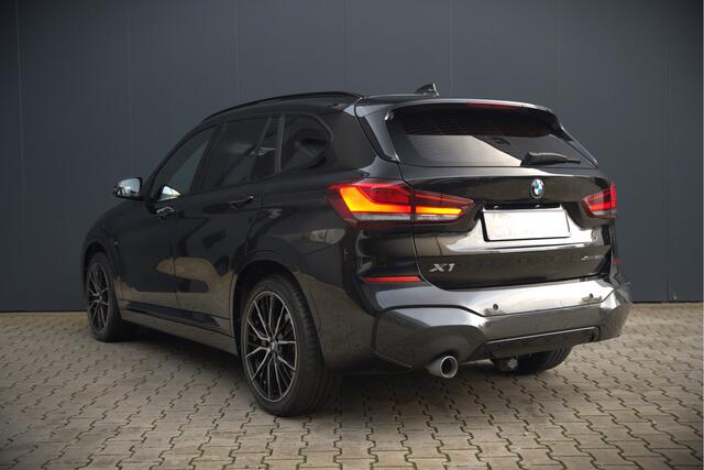 BMW X1 xDrive25e Executive M Sport | Stoelverwarming | Trekhaak | Parkeersensoren | Navigatie | Ambiance Verlichting | Keyless | Cruise Control | LED | Climate Control | DAB | BTW | SOH 90%