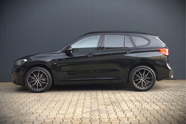 BMW X1 xDrive25e Executive M Sport | Stoelverwarming | Trekhaak | Parkeersensoren | Navigatie | Ambiance Verlichting | Keyless | Cruise Control | LED | Climate Control | DAB | BTW | SOH 90%