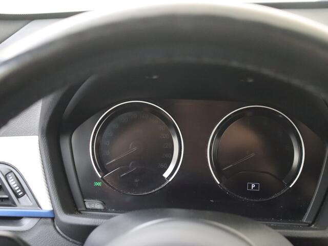 BMW X1 sDrive18i High Executive | M Sport | Head Up Display | Elek. Achterklep | Stoelverwarming | | Camera | Navigatie |