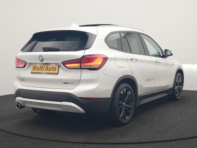 BMW X1 xDrive25e Advantage PHEV 221pk Dealer O.H. | Trekhaak Afn. | Panodak | Head Up | Camera | Harman / Kardon | Lederen Comfortzetels Verwarmd | Navigatie | DAB | Plug In Hybrid |