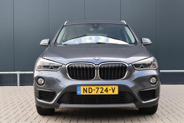 BMW X1 sDrive20i Centennial Executive 192pk Automaat | NL auto! | Trekhaak | Camera | Sportstoelen | Elektr. Achterklep