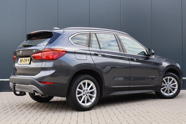 BMW X1 sDrive20i Centennial Executive 192pk Automaat | NL auto! | Trekhaak | Camera | Sportstoelen | Elektr. Achterklep