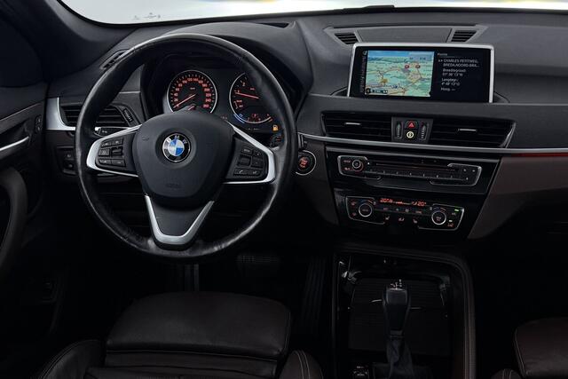 BMW X1 SDrive20i Corporate Lease High Executive (PANORAMADAK, CAMERA, STOELVERWARMING, HEAD-UP DI