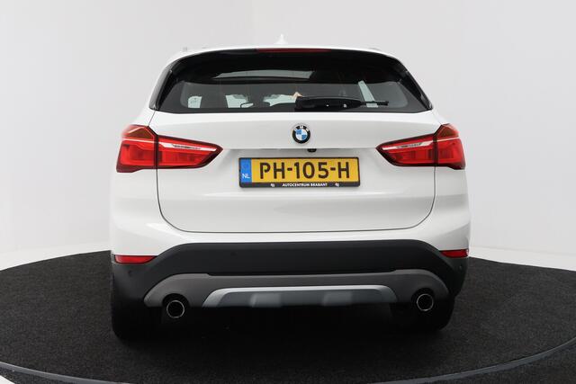 BMW X1 SDrive20i Corporate Lease High Executive (PANORAMADAK, CAMERA, STOELVERWARMING, HEAD-UP DI