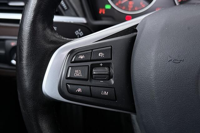 BMW X1 SDrive20i Corporate Lease High Executive (PANORAMADAK, CAMERA, STOELVERWARMING, HEAD-UP DI