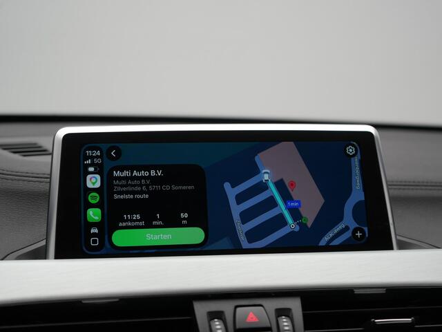BMW X1 sDrive20i M Sport 192pk Misano Blauw Metallic | Trekhaak Afn. | Sportstoelen Verwarmd | Navi Pro | Sfeerverlichting | Apple Carplay | Camera | LED Koplampen | 18"L.M | M Sportstuur | Cruise Control |