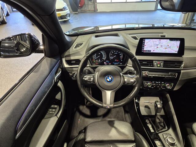 BMW X1 xDrive25e High Executive M-Sport | Panorama | 19" | Leder | HUD | Camera