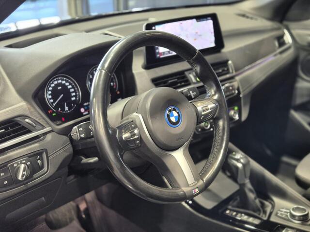 BMW X1 xDrive25e High Executive M-Sport | Panorama | 19" | Leder | HUD | Camera