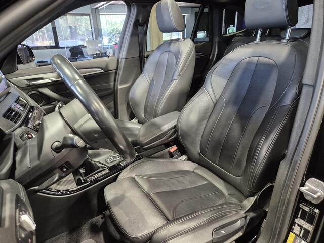 BMW X1 xDrive25e High Executive M-Sport | Panorama | 19" | Leder | HUD | Camera
