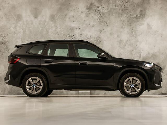 BMW X1 xDrive25e Automaat 245Pk (APPLE CARPLAY, HEAD-UP DISPLAY, 360 CAMERA, LEDER, STOELVERWARMING, ZWARTE HEMEL, NIEUWSTAAT)