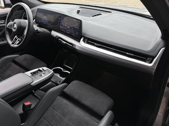 BMW X1 sDrive18i M SPORT | PANORAMA | PREMIUM PACK | ADAPT. CRUISE | KEYLESS ENTRY | STOELVERWARMING | 19 INCH LM VELGEN |