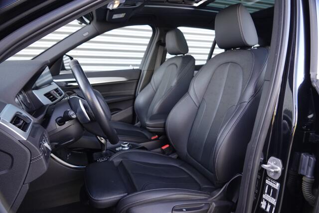 BMW X1 sDrive20i Orange Edition | Panoramadak | Head-up | Camera | DAB |