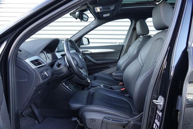 BMW X1 sDrive20i Orange Edition | Panoramadak | Head-up | Camera | DAB |