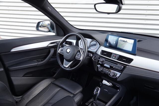 BMW X1 sDrive20i Orange Edition | Panoramadak | Head-up | Camera | DAB |