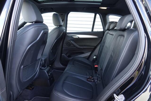 BMW X1 sDrive20i Orange Edition | Panoramadak | Head-up | Camera | DAB |