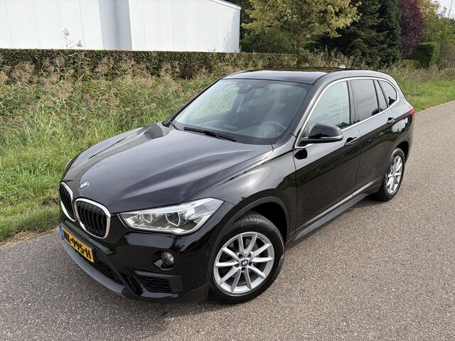BMW X1 sDrive18i Centennial Executive / NAVI / CRUISE / AIRCO / TREKHAAK / 101dkm! NAP!