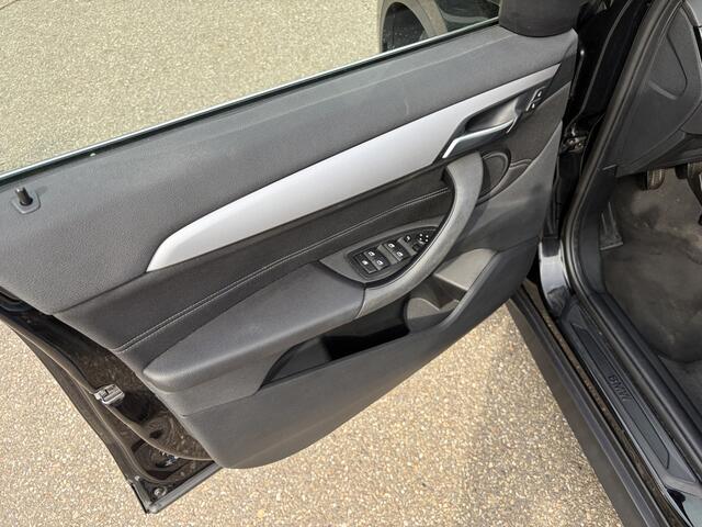 BMW X1 sDrive18i Centennial Executive / NAVI / CRUISE / AIRCO / TREKHAAK / 101dkm! NAP!
