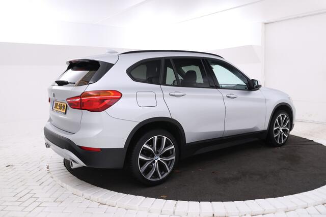 BMW X1 sDrive18d High Executive - Automaat, Panorama dak, Navigatie