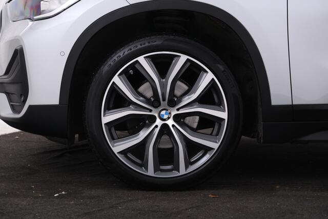 BMW X1 sDrive18d High Executive - Automaat, Panorama dak, Navigatie