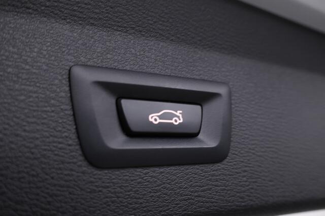 BMW X1 sDrive18d High Executive - Automaat, Panorama dak, Navigatie
