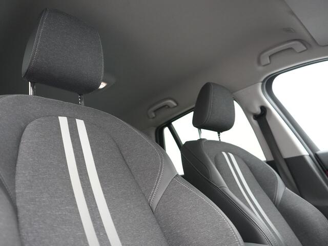 BMW X1 xDrive25e Sportline PHEV 221pk Dealer O.H | Trekhaak Afn. | Camera | Harman / Kardon | Head Up | Sporstoelen Verwarmd | Cruise Control | Carplay | Sfeerverlichting | Navigatie | DAB | 18"L.M | Plug In Hybrid |