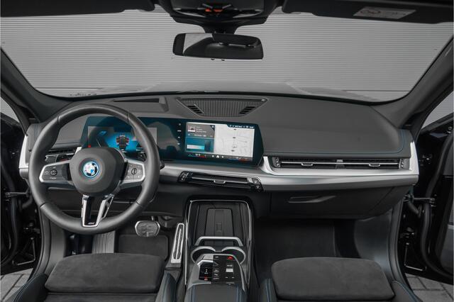 BMW X1 xDrive25e M-Sport Pano Driving Assist Pro Stuur & Stoelverw 360° HUD