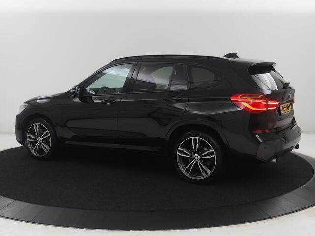 BMW X1 sDrive20i High Executive M-sport | Leder | Memory | Harman/Kardon | Head-up | Cruise control | Stoelverwarming | Climate control | Navigatie | Bluetooth | Park assist | Elektrische achterklep