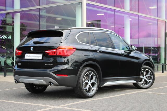 BMW X1 sDrive20i xLine Automaat / Comfort Access / Achteruitrijcamera / Head-Up / LED