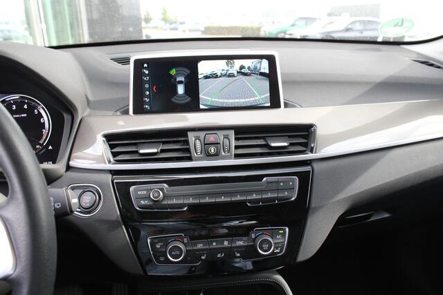 BMW X1 sDrive20i xLine Automaat / Comfort Access / Achteruitrijcamera / Head-Up / LED