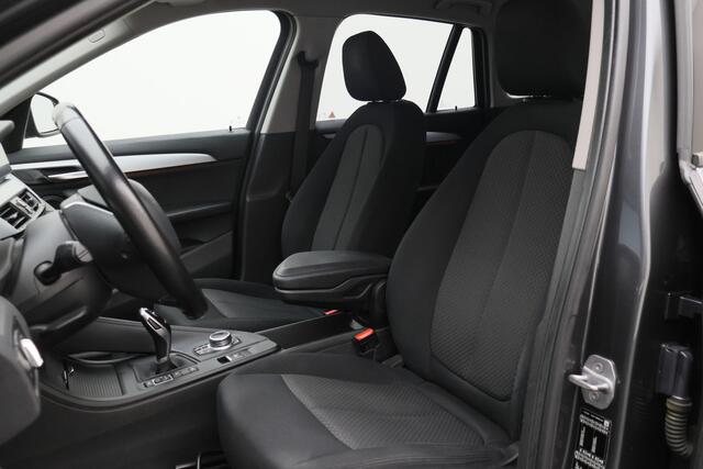 BMW X1 xDrive20i Executive Edition LED, Apple Carplay, Head-Up, Camera, Trekhaak, DAB