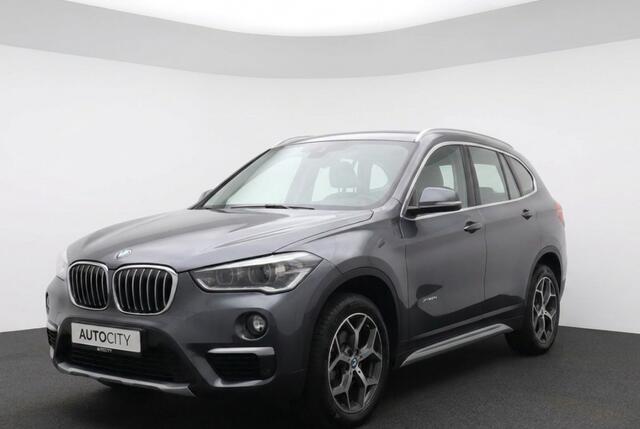 BMW X1 sDrive20i Orange Edition 192PK Panorama dak | Leder | HUD | Stoelverwarming