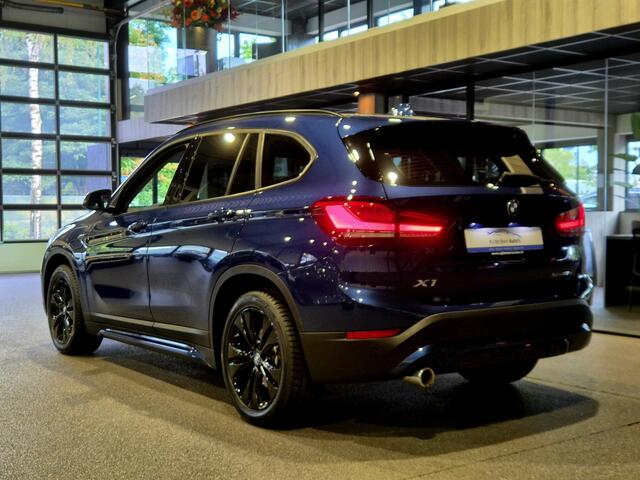 BMW X1 xDrive25e High Executive Sport Line | Blackline Blue | Camera | HUD | Stoelverwarming