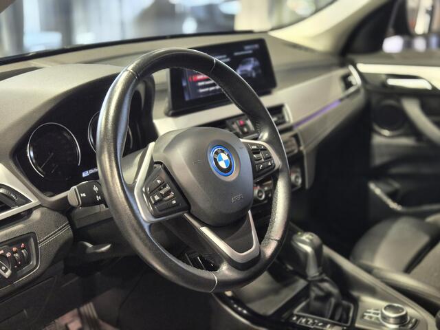 BMW X1 xDrive25e High Executive Sport Line | Blackline Blue | Camera | HUD | Stoelverwarming
