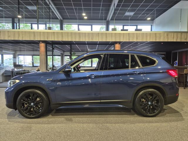 BMW X1 xDrive25e High Executive Sport Line | Blackline Blue | Camera | HUD | Stoelverwarming