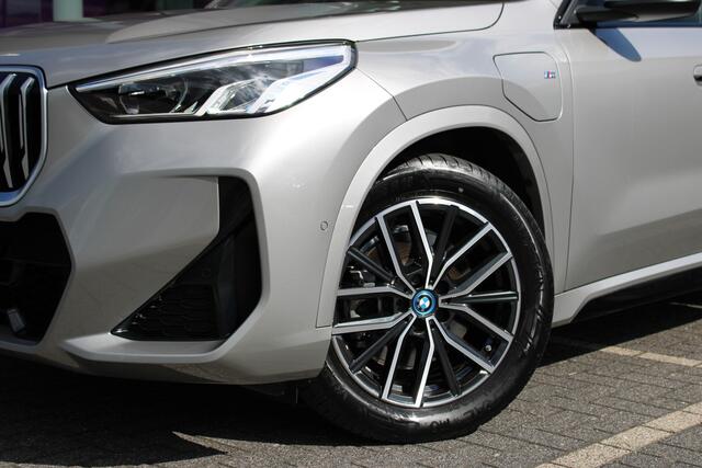 BMW X1 xDrive25e M Sport Automaat / Sportstoelen / Achteruitrijcamera / M Adaptief onderstel / Stoelverwarming