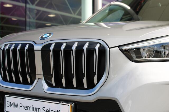 BMW X1 xDrive25e M Sport Automaat / Sportstoelen / Achteruitrijcamera / M Adaptief onderstel / Stoelverwarming