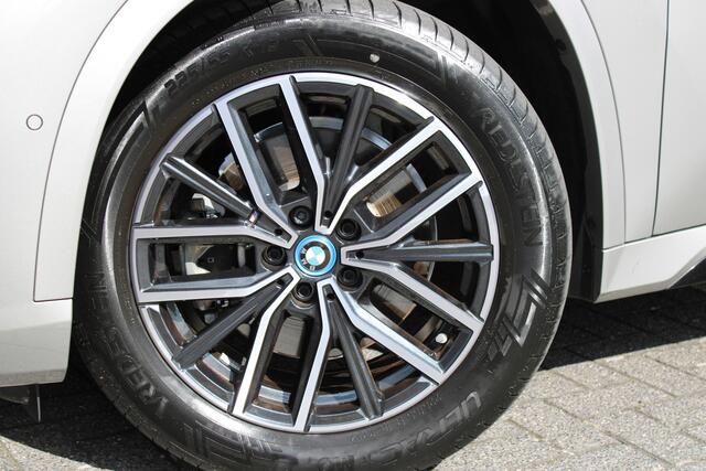 BMW X1 xDrive25e M Sport Automaat / Sportstoelen / Achteruitrijcamera / M Adaptief onderstel / Stoelverwarming