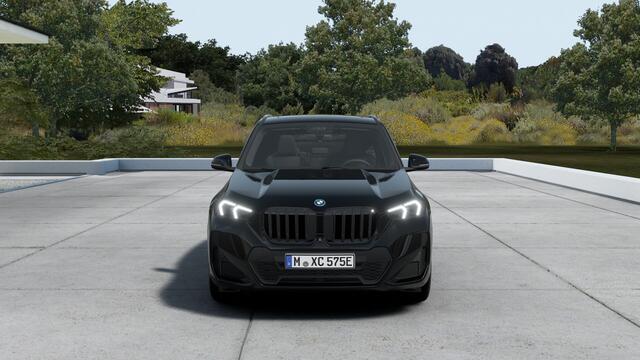 BMW X1 xDrive25e M Sport Automaat / Trekhaak / Panoramadak / Sportstoelen / Comfort Access / Achteruitrijcamera / Stoelverwarming / Harman Kardon