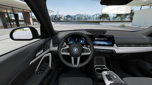 BMW X1 xDrive25e M Sport Automaat / Trekhaak / Panoramadak / Sportstoelen / Comfort Access / Achteruitrijcamera / Stoelverwarming / Harman Kardon